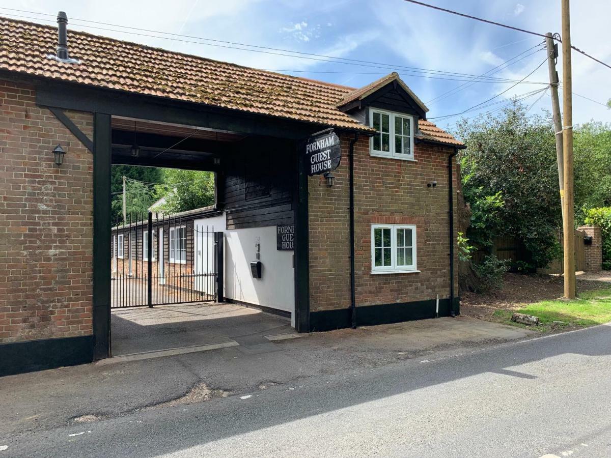 Fornham Guest House Chertsey Exterior foto